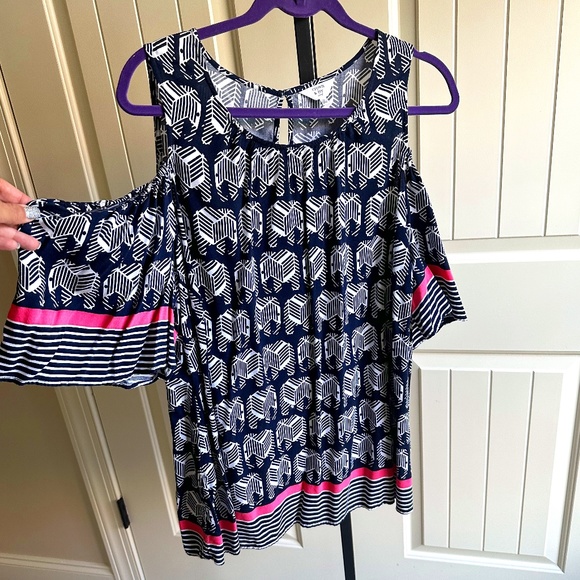 Crown & Ivy Plus Size Black/White/Pink Elephant Print Top 2X - Picture 1 of 5